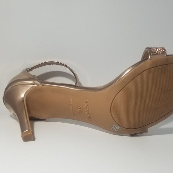 Madden Girl is ready for her closeup - Size 11 - Picture 11 of 11